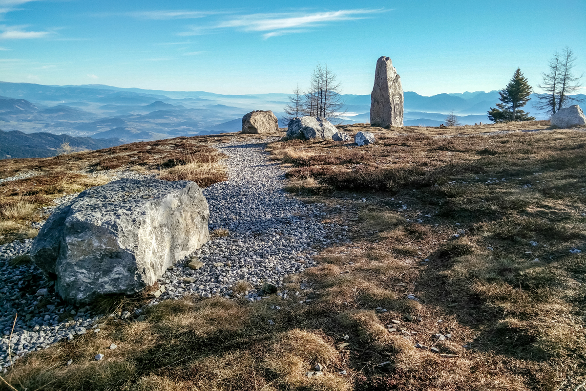 Landschaft-Steine-Feuerberg